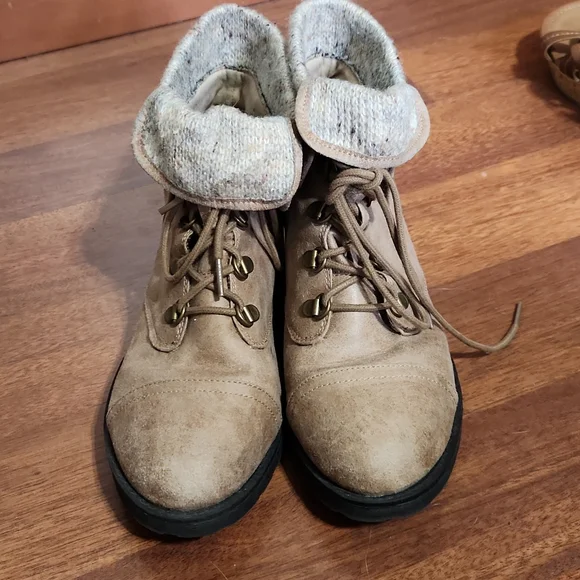 Tan Arizona booties - Picture 4 of 6